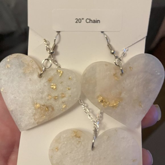 Handmade Holographic Heart earrings - Picture 5 of 6